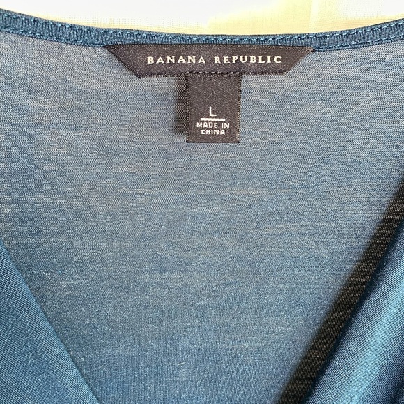 Banana Republic Women's Blue Green Silk V-Neck Ruched Short Sleeve Top Size L - Picture 4 of 9